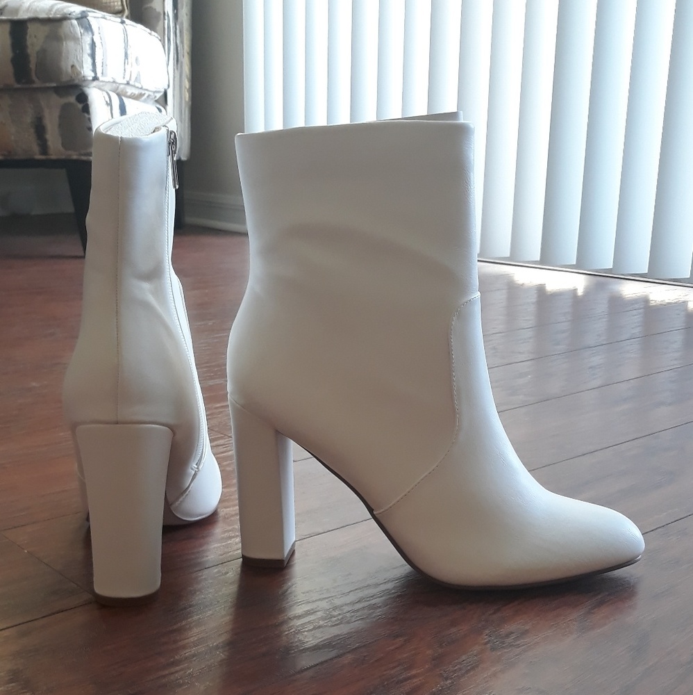 Sz 10 White Ankle Booties